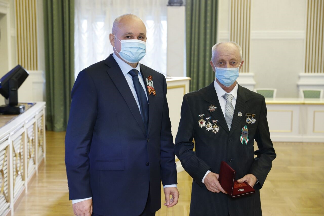  Горняки УК «Кузбассразрезуголь» удостоены высоких  государственных наград