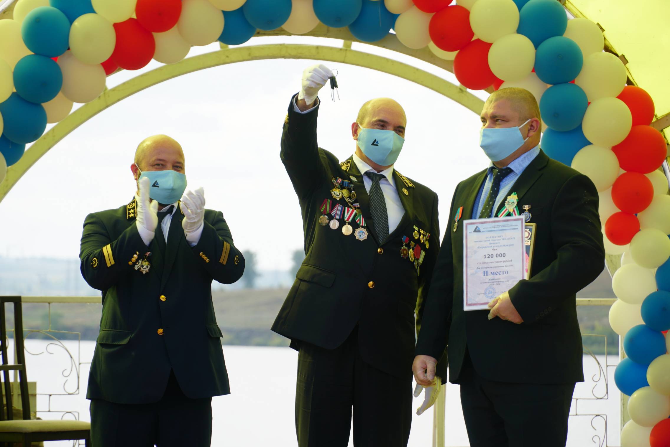 Более 670 наград, 6 автомобилей и личное поздравление губернатора получили горняки УК «Кузбассразрезуголь» ко Дню шахтера