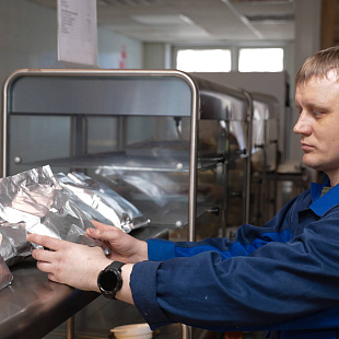 УК «Кузбассразрезуголь» обеспечила горняков комплексными обедами  на рабочих местах